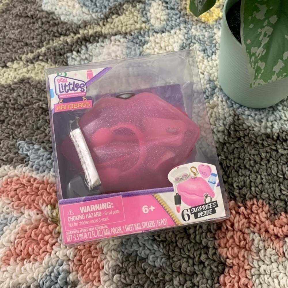 Series 3 Real Littles Handbags Surprise Lips Purse Accessories Doll Moose Toys - Picture 2 of 3